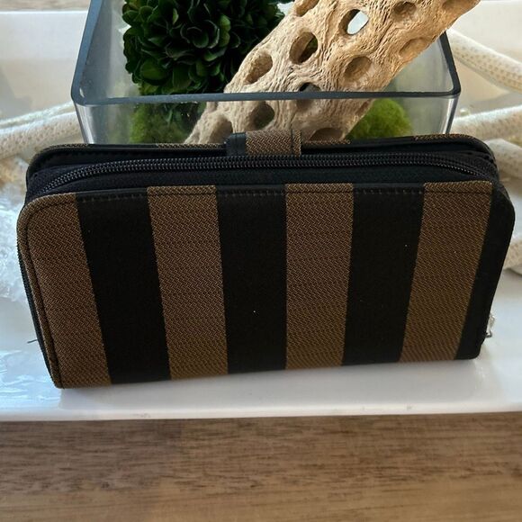 NWOT brown and black striped design designer looking wallet wallet. Zip around - Picture 2 of 5